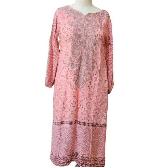 Women's lightweight cotton kurta with embroidered front - Picture 1 of 8